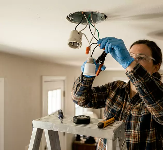 Professional Light Socket Replacement: Your Local Fixture Repair Team in Riverview, FL